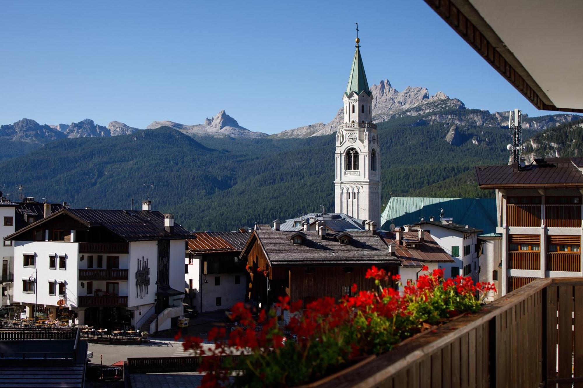 Hotel Alaska Cortina Cortina dʼAmpezzo Exterior foto