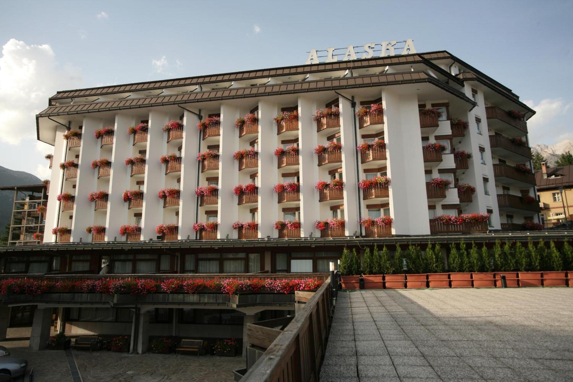 Hotel Alaska Cortina Cortina dʼAmpezzo Exterior foto
